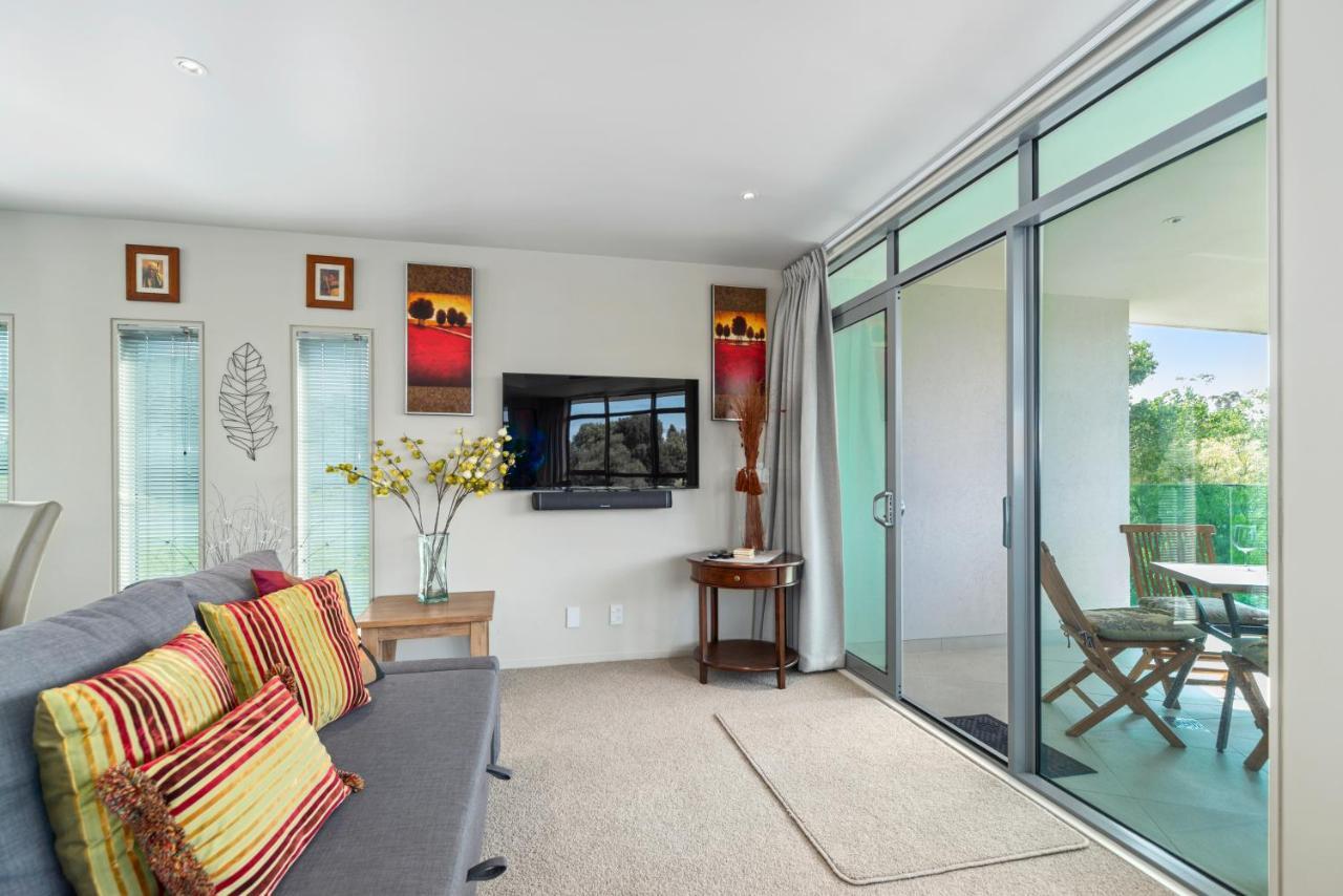 Two Views Taupo Apartment Buitenkant foto